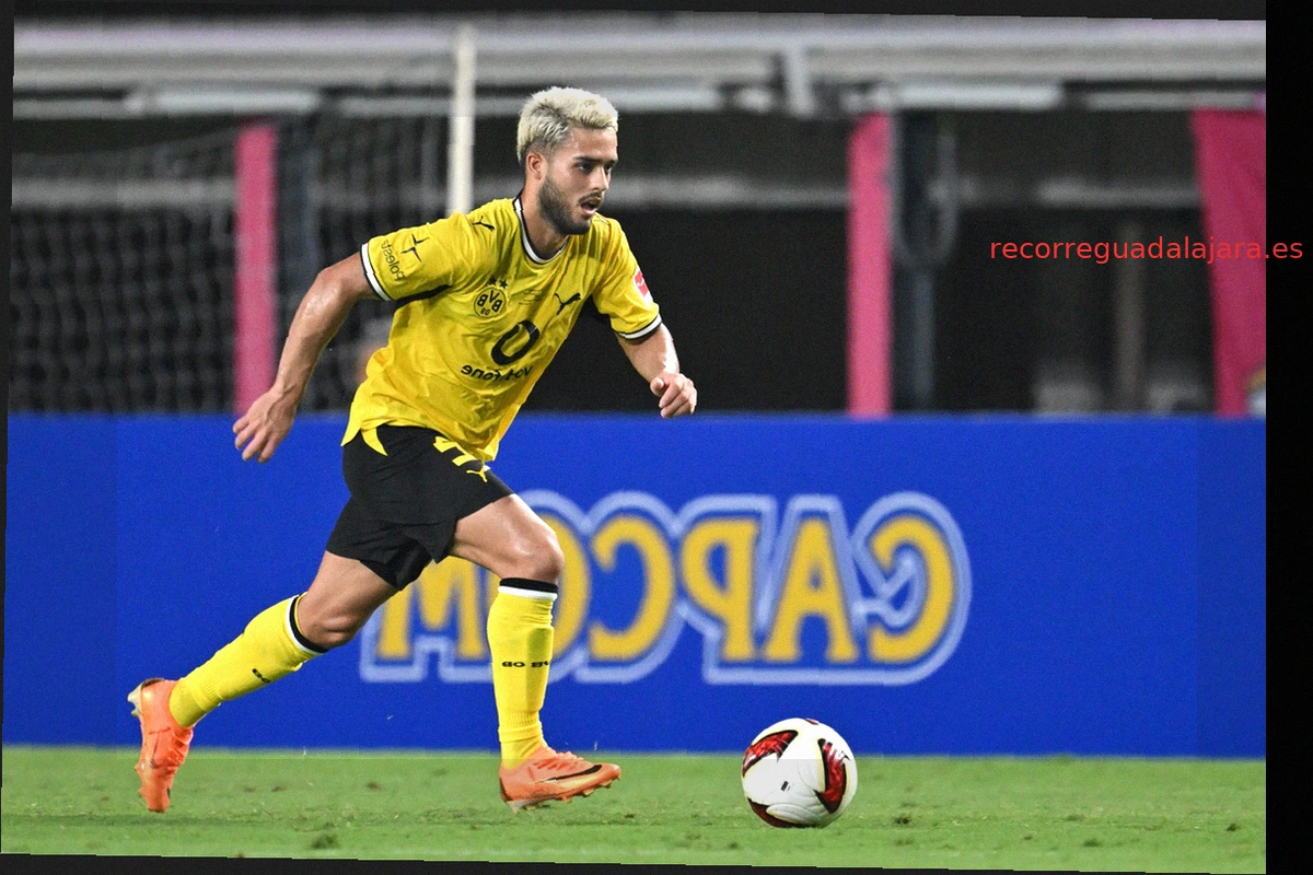 Yan Couto se une a Como cedido por el Borussia Dortmund para toda la temporada