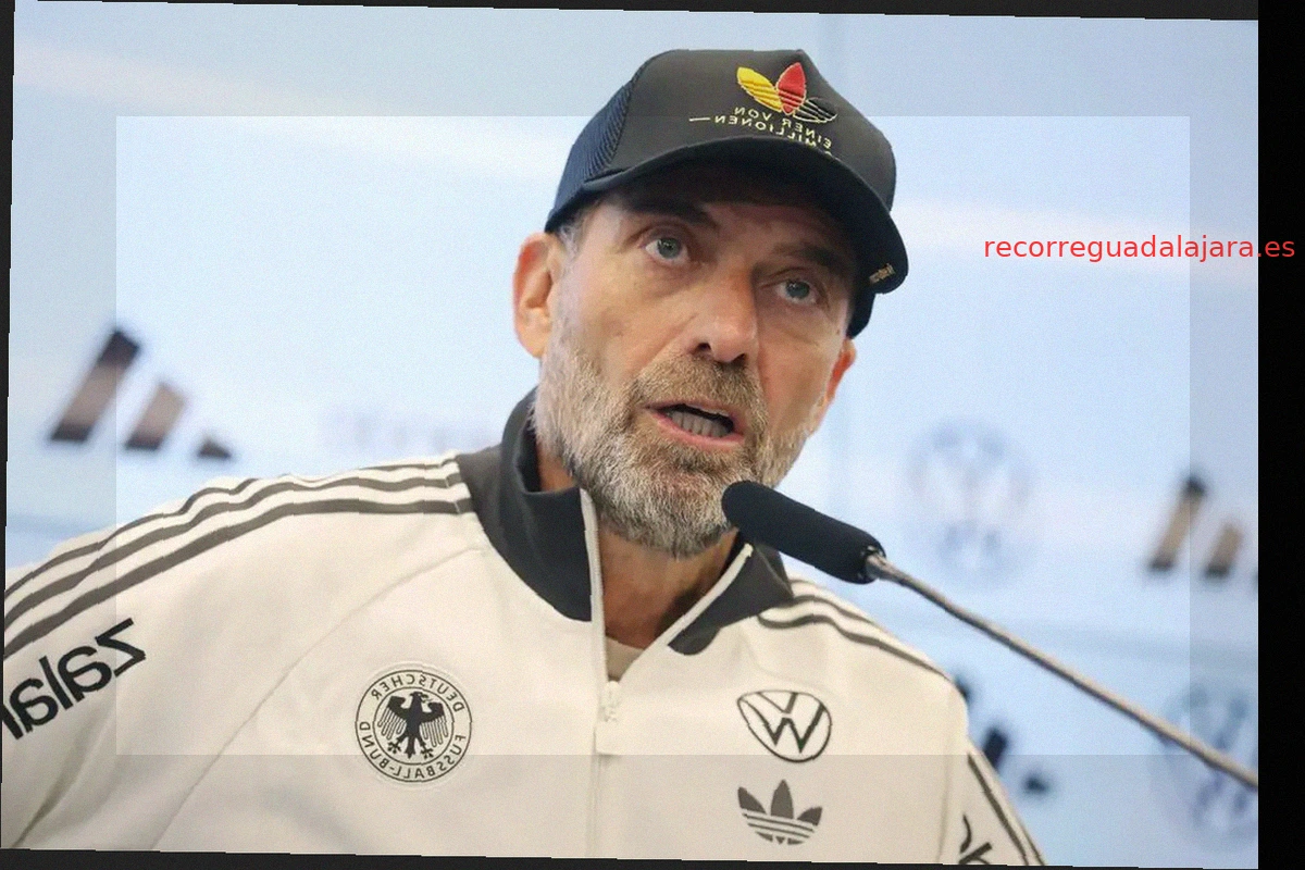 Jürgen Klopp ve una plantilla de 44 jugadores como motivo de optimismo renovado en el fútbol alemán