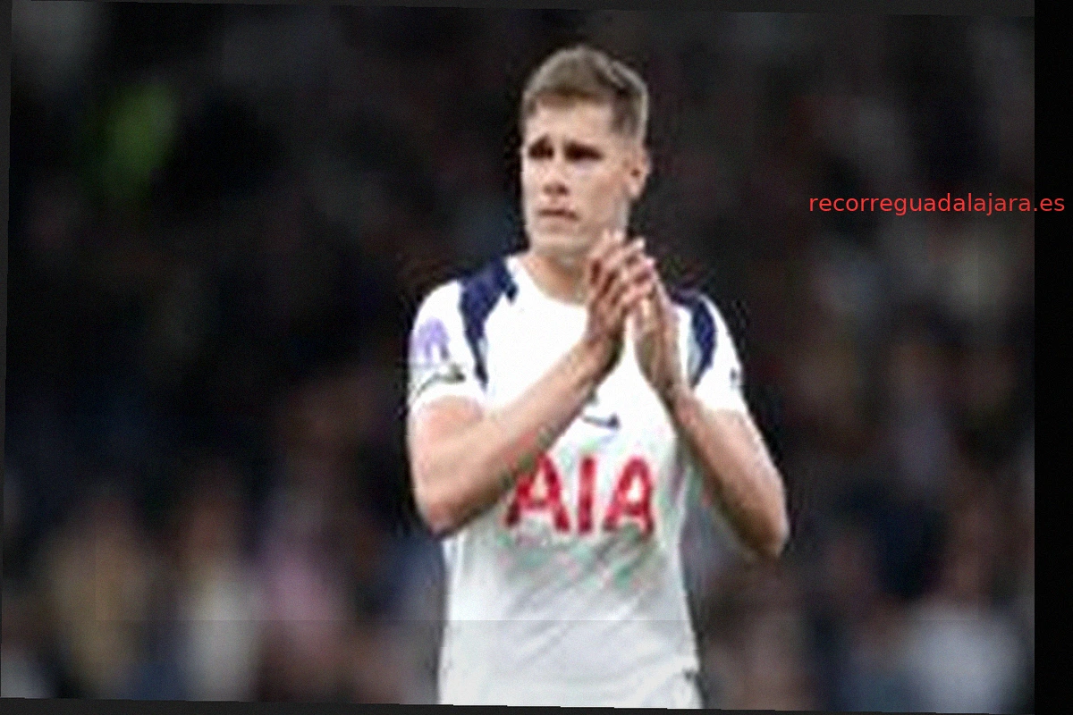 Micky van de Ven cerca de acordar un nuevo contrato con el Tottenham Hotspur